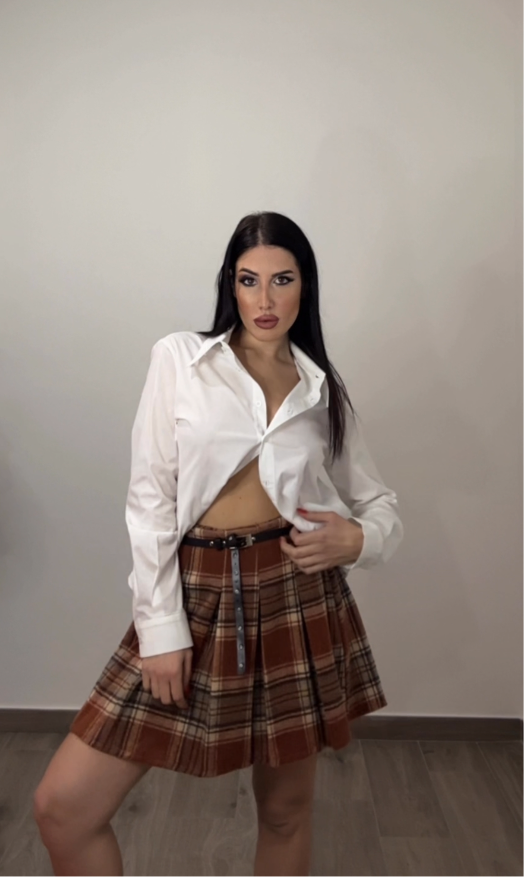 Minigonna a pieghe a quadretti con cintura