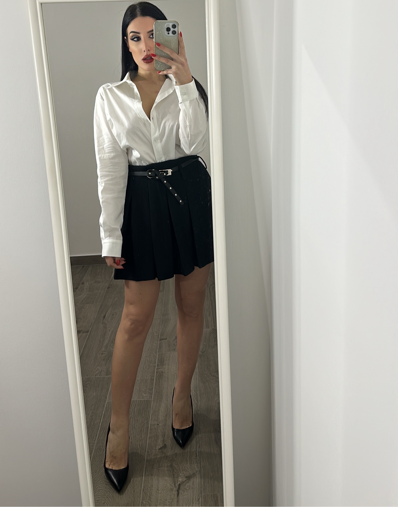 Minigonna a pieghe con cintura