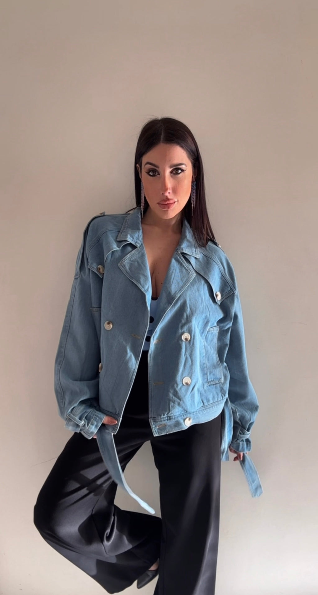Trench in denim da donna a doppio petto con cintura regolabile