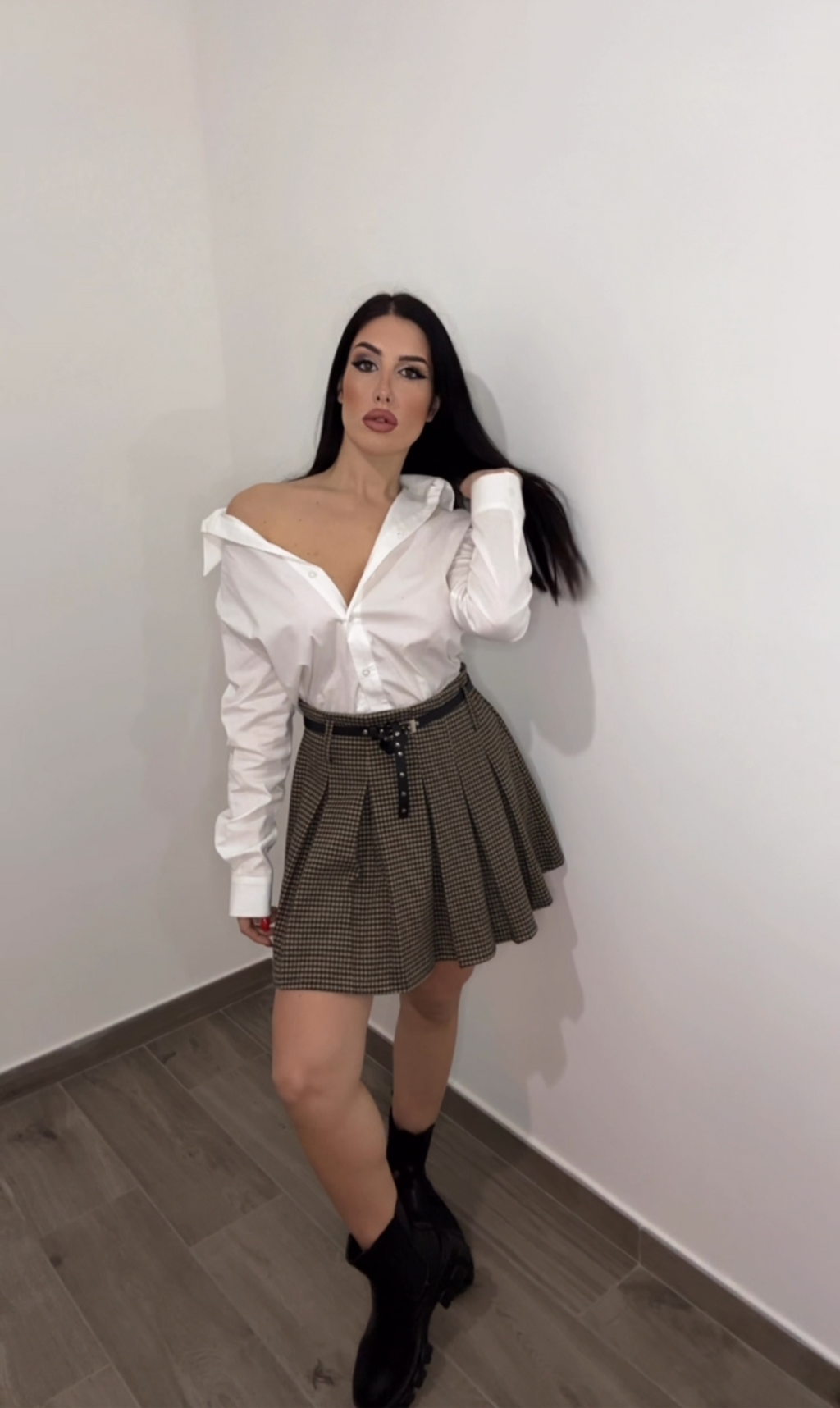 Minigonna a pieghe a quadretti con cintura