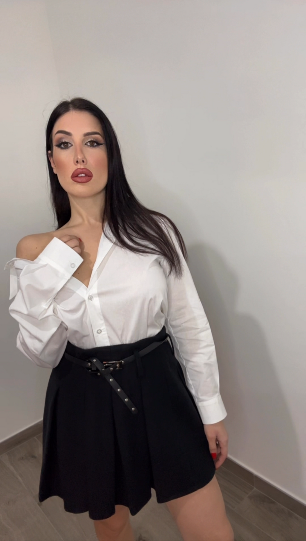 Minigonna a pieghe con cintura