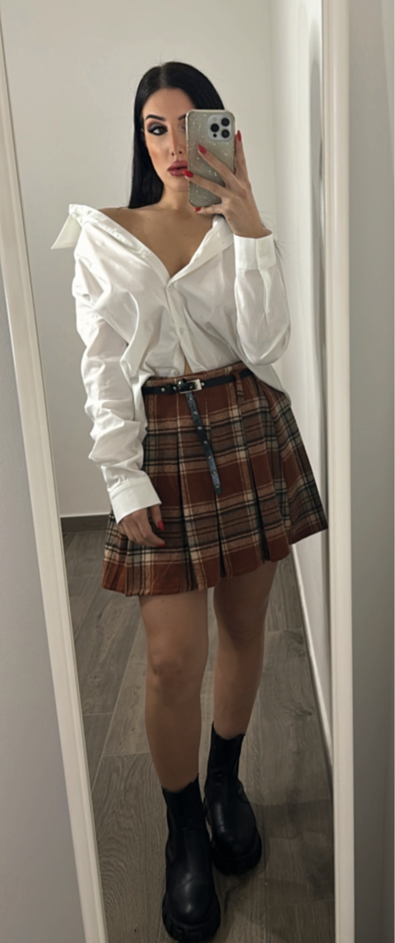 Minigonna a pieghe a quadretti con cintura