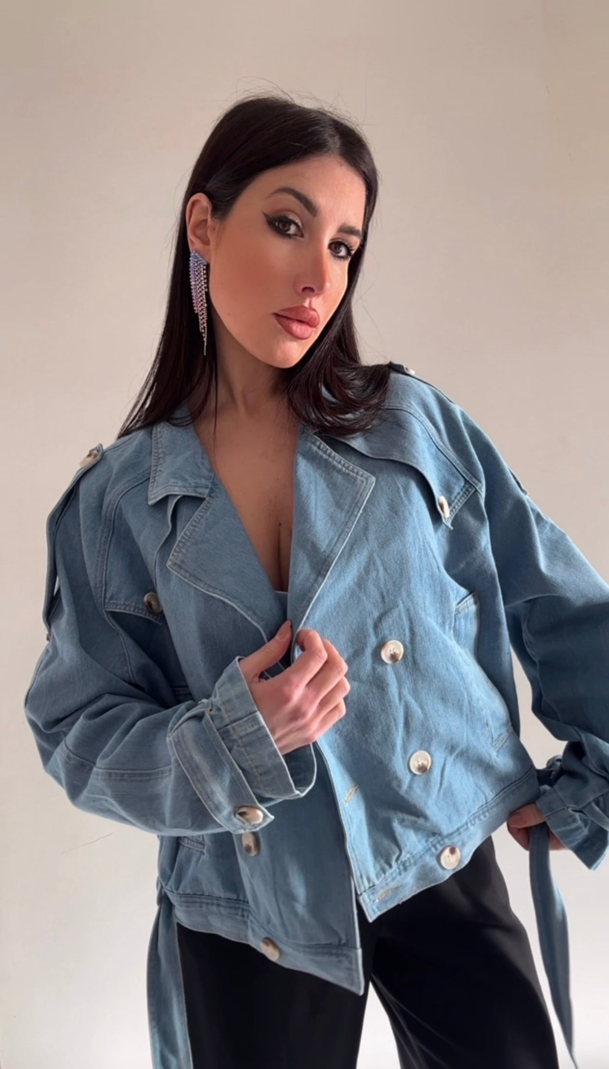 Trench in denim da donna a doppio petto con cintura regolabile