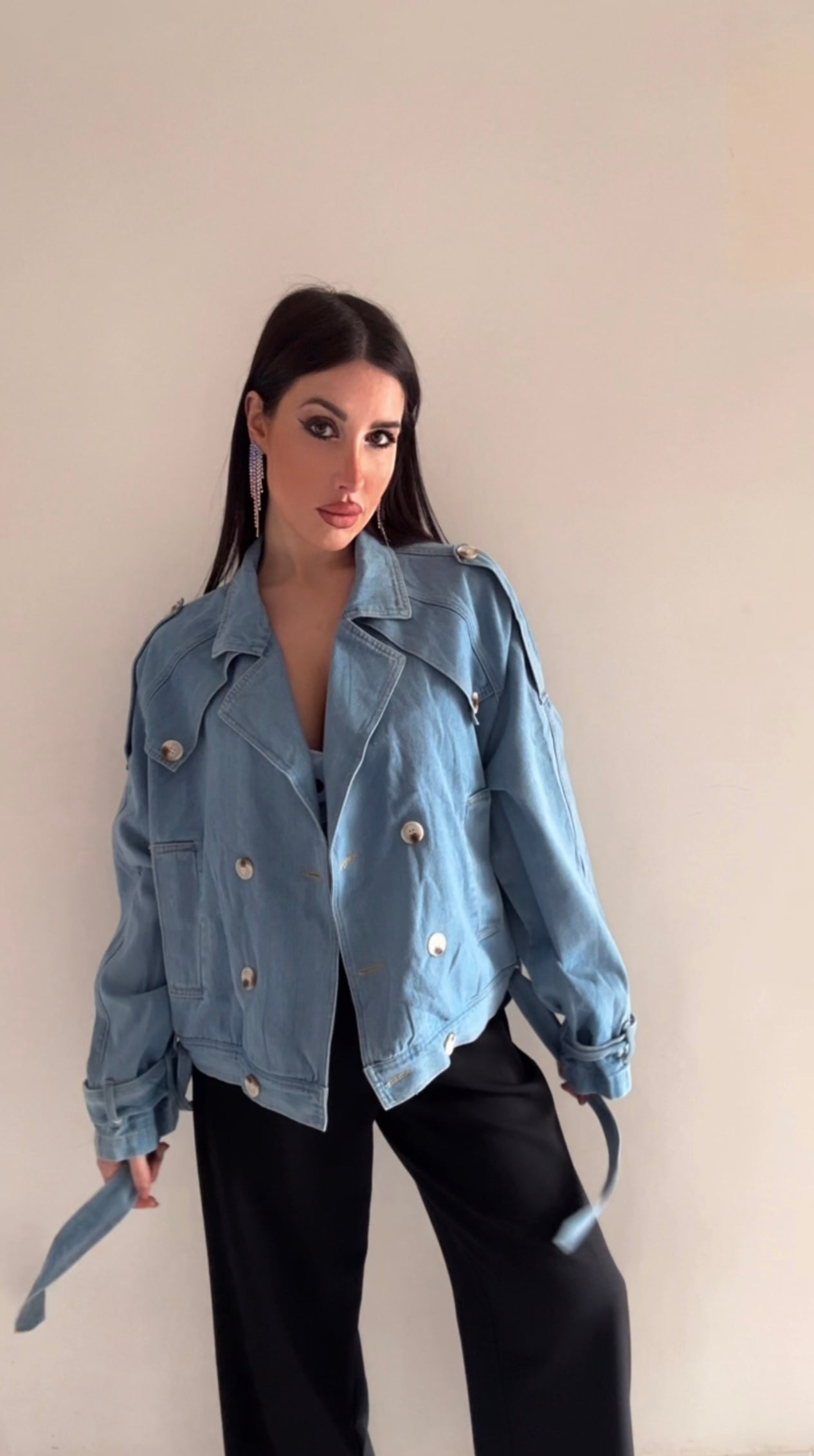 Trench in denim da donna a doppio petto con cintura regolabile