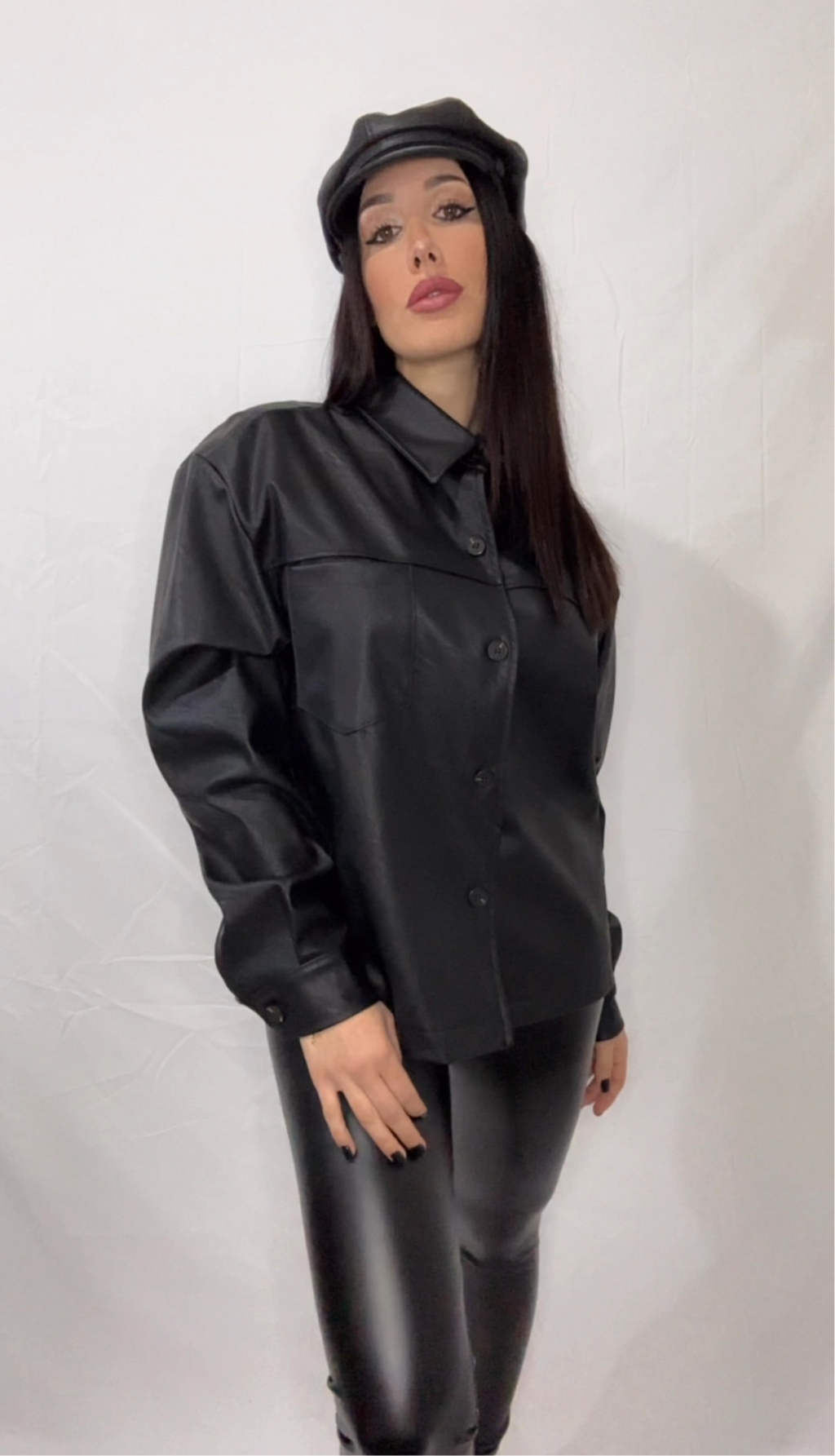 Camicia oversize in ecopelle nera