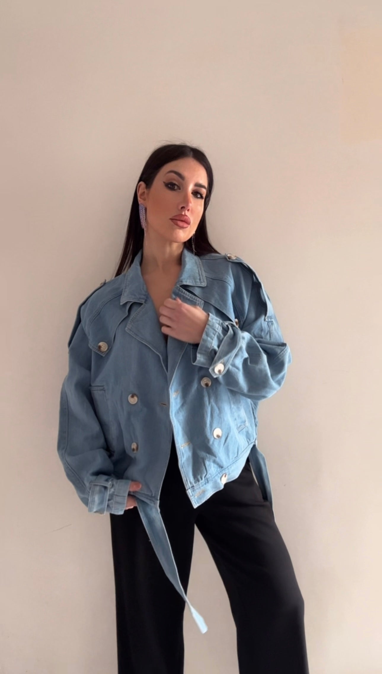Trench in denim da donna a doppio petto con cintura regolabile