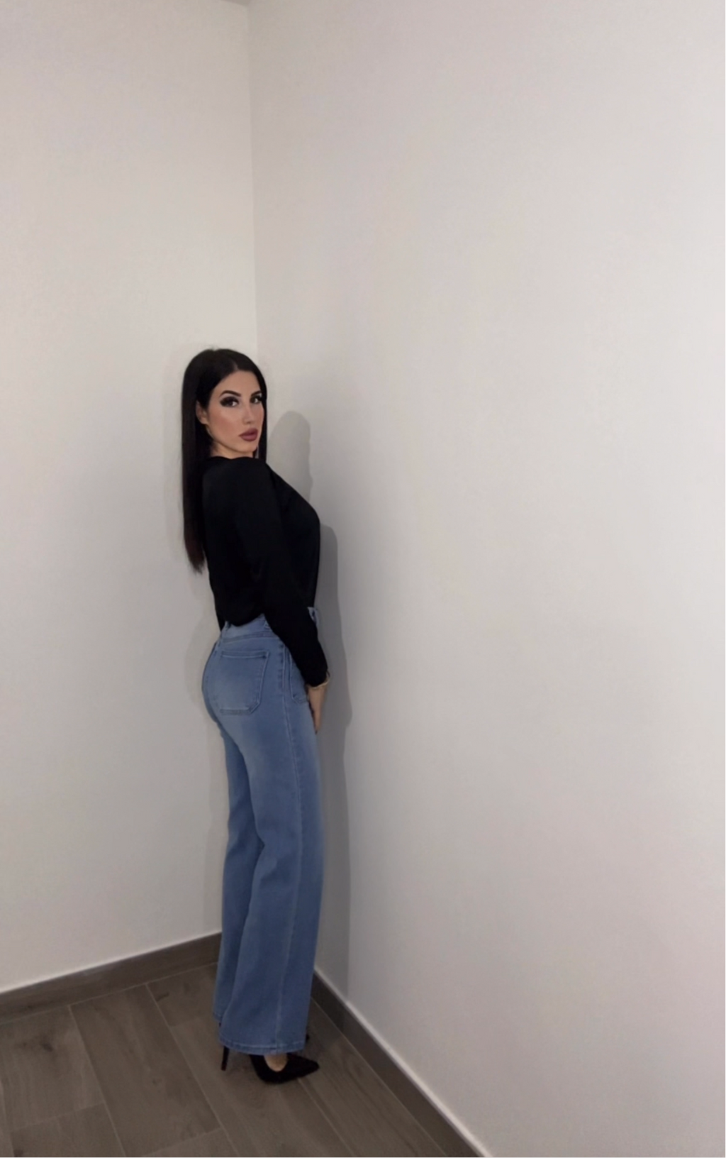 Jeans modello Straight con tasche anteriori